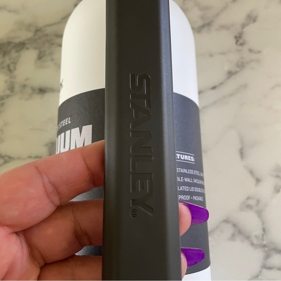 Stanley stainless steel Vaccum Bottle 1.4 qt/ 1.3 L - Picture 4 of 7